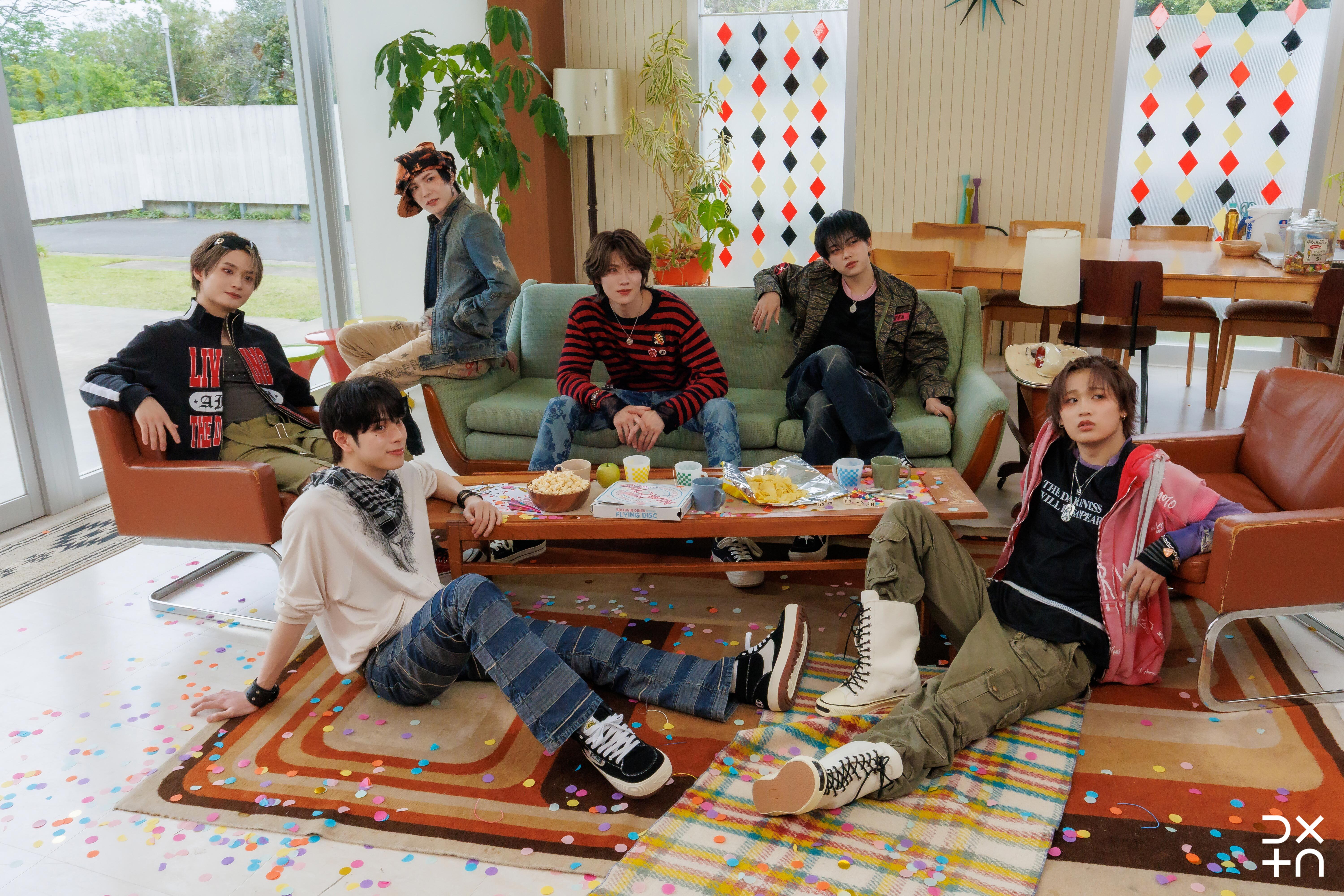 「Wanna」JACKET BEHIND PHOTOS